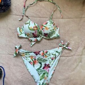 H&M floral bikini